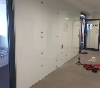Wandverglasung